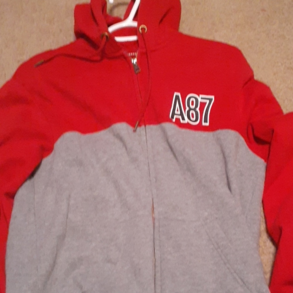 Sweaters/hoodies